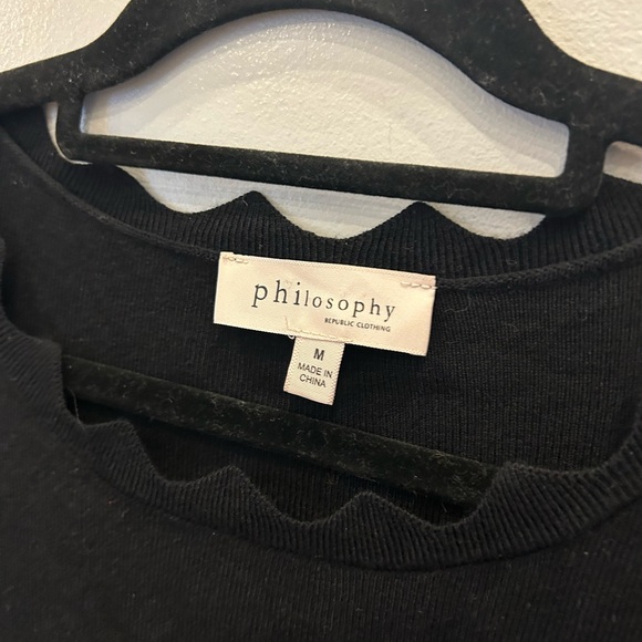 💕 #3- Like new RETAIL $80 - Philosophy Black Scalloped lightweight sweater - M - Picture 4 of 6